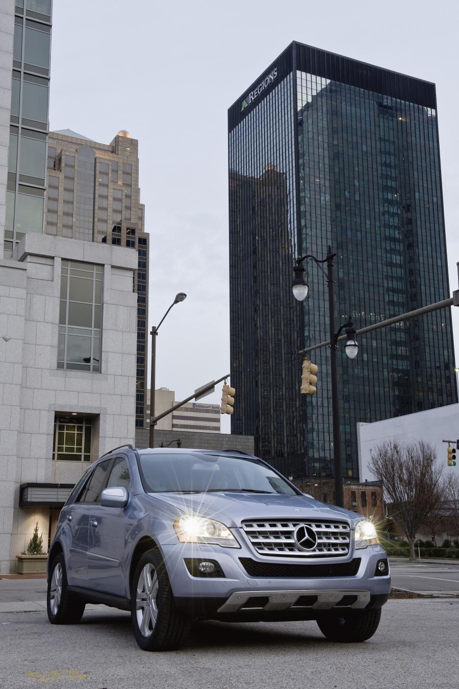  Mercedes-Benz ML450 Hybrid 2009 года  (фото 24 из 49)